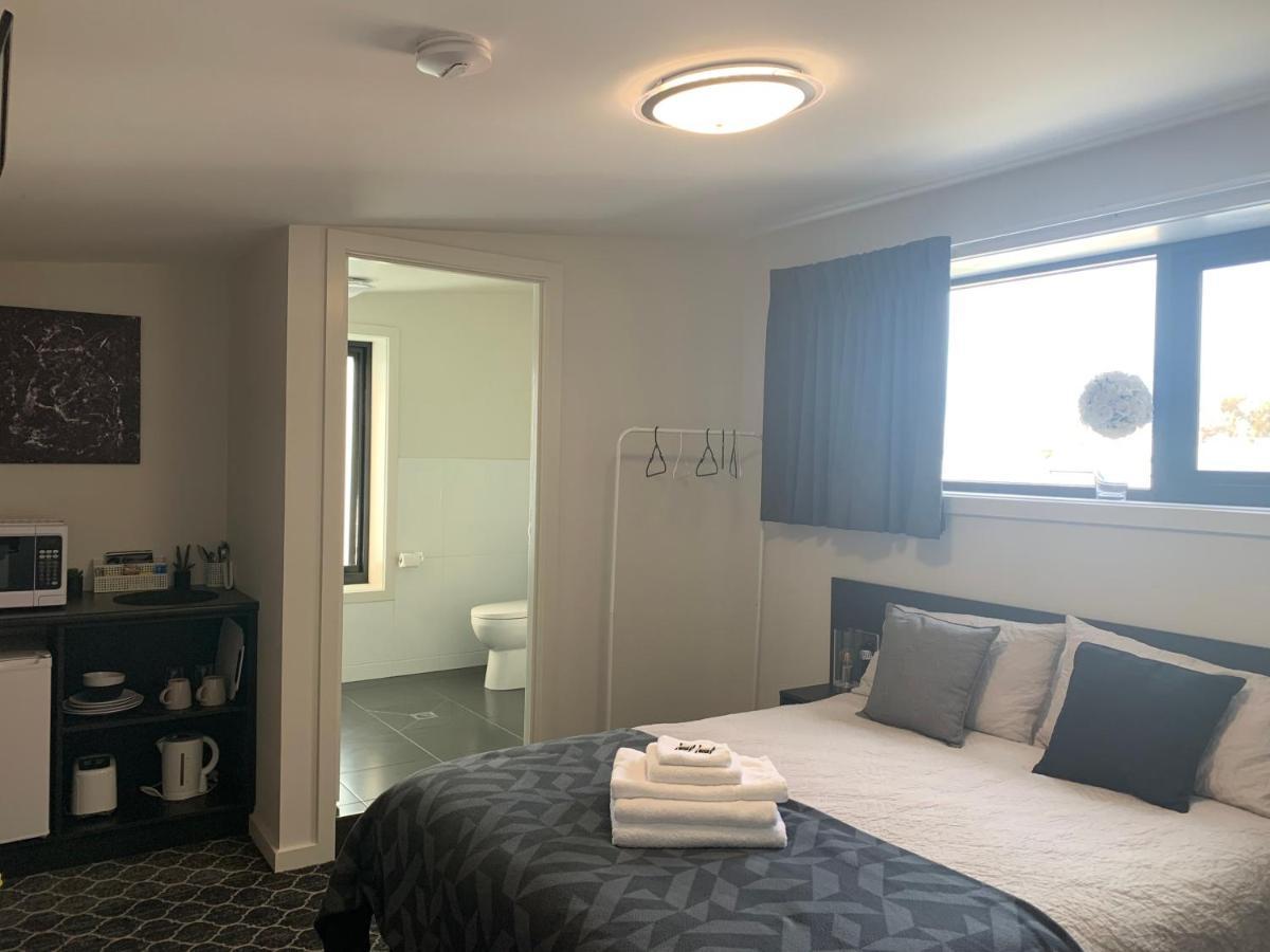 Queens Arms Hotel Longford Extérieur photo