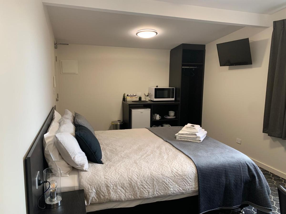 Queens Arms Hotel Longford Extérieur photo